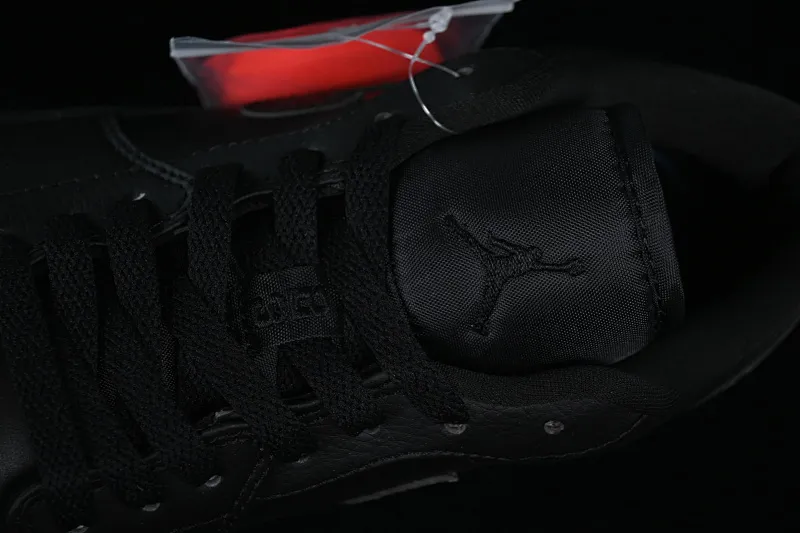 All categories Air Jordan Jordan series basketball shoes Air Jordan 1 Low Z version Air Jordan 1 Low AJ1 Joe 1 black and gray low-top cultural casual sneakers 553558-091